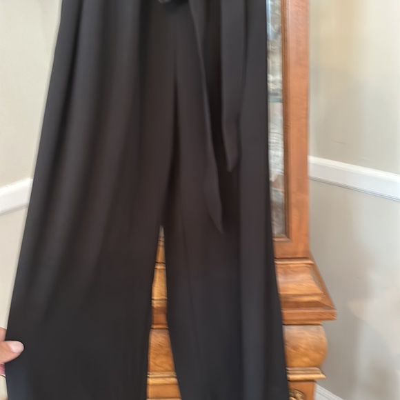 Sleeveless crepe jumpsuit from Banana Republic - Picture 3 of 8